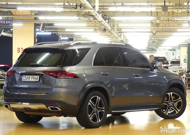 Main__Slider__Photo:GLE-Class Mercedes-Benz 2021.9-1