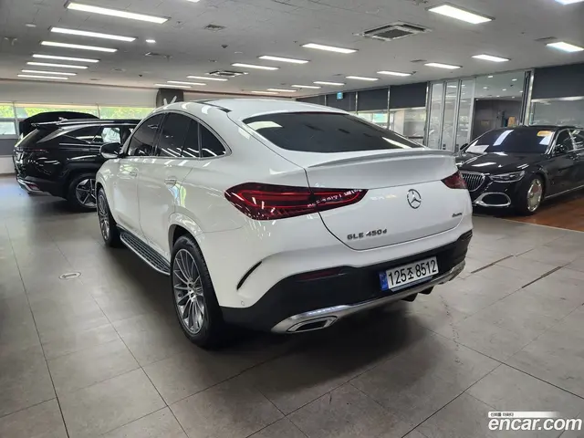 Main__Slider__Photo:GLE-Class Mercedes-Benz 2023.11-1