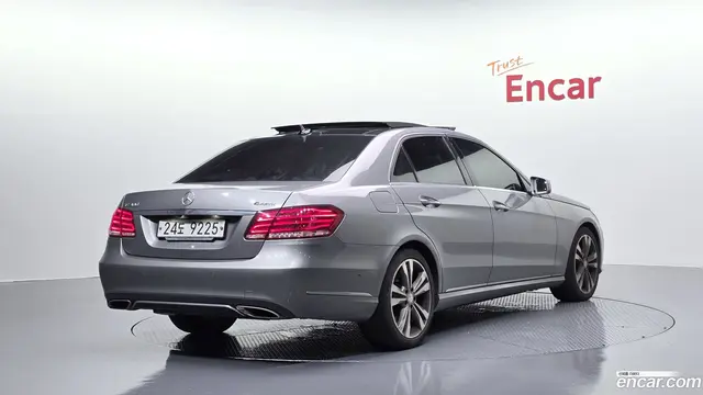 Main__Slider__Photo:E-Class Mercedes-Benz 2015.1-1