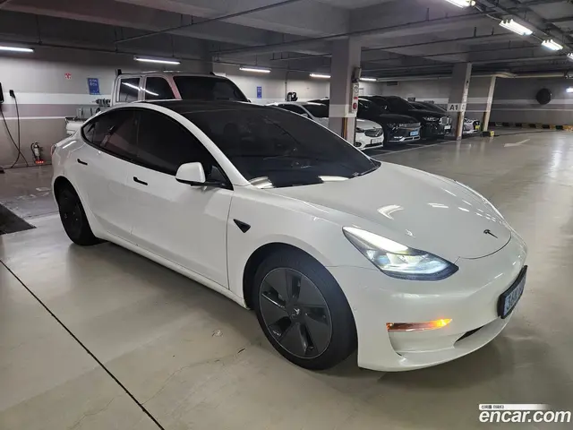 Main__Slider__Photo:Model 3 Tesla 2021.4-1