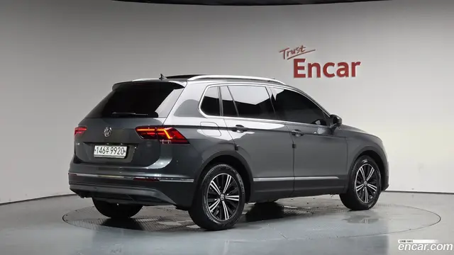 Main__Slider__Photo:Tiguan Volkswagen 2020.2-1