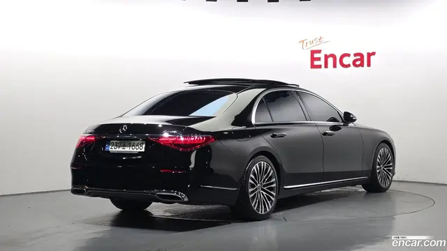 Main__Slider__Photo:S-Class Mercedes-Benz 2021.4-1