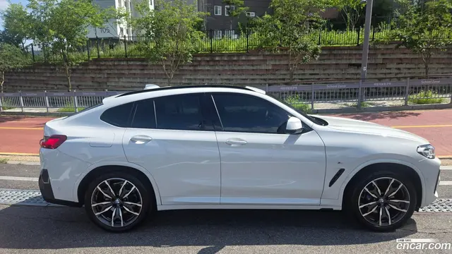 Main__Slider__Photo:X4 BMW 2025.7-1
