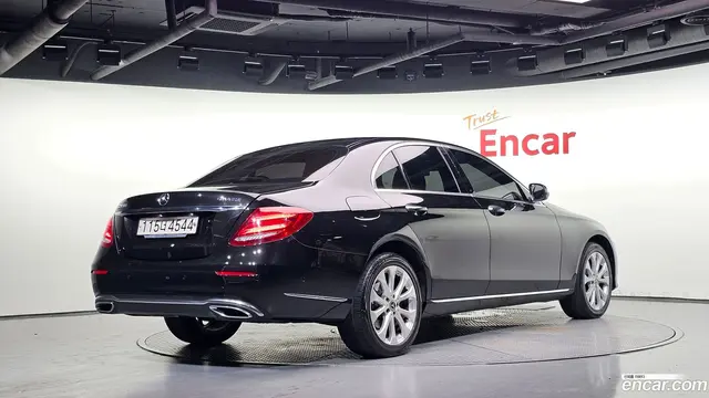 Main__Slider__Photo:E-Class Mercedes-Benz 2019.6-1