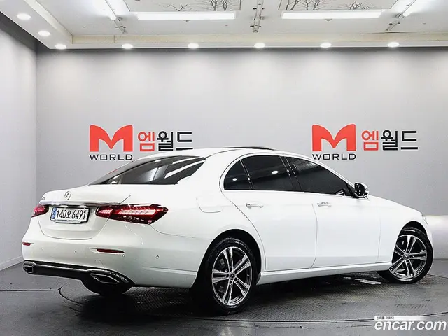 Main__Slider__Photo:E-Class Mercedes-Benz 2023.7-1
