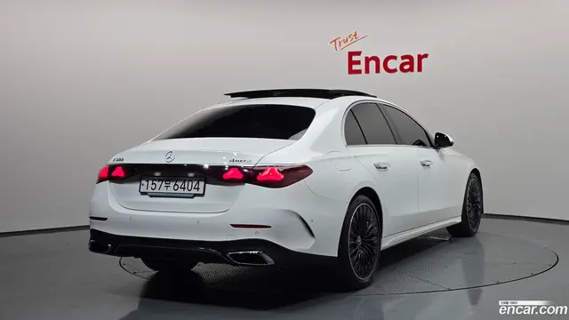 Main__Slider__Photo:E-Class Mercedes-Benz 2024.8-1