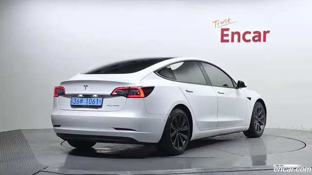 Main__Slider__Photo:Model 3 Tesla 2021.2-1