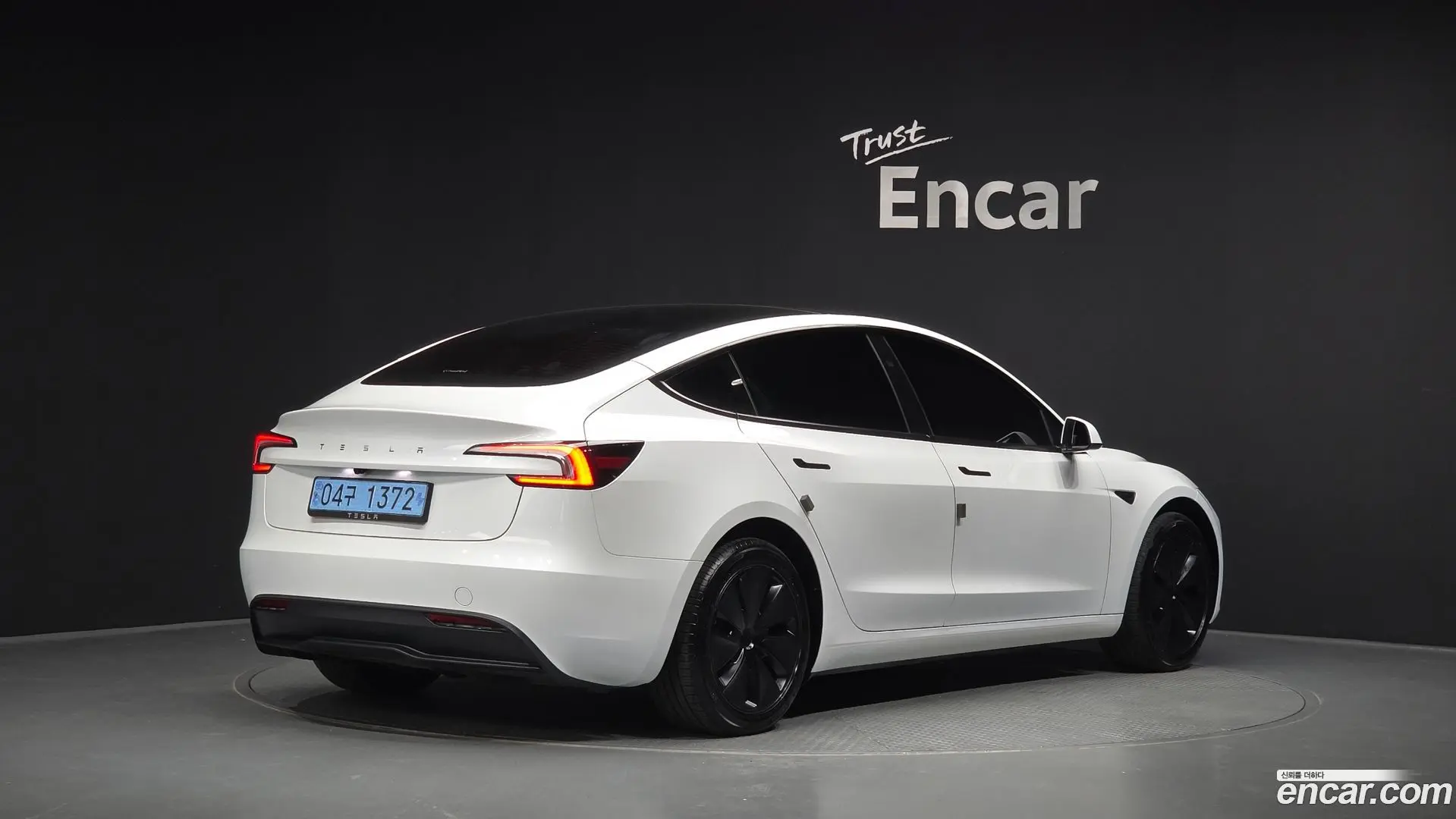 Main__Slider__Photo:Model 3 Tesla 2024.9-1