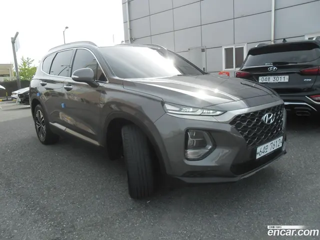 Main__Slider__Photo:Santafe Hyundai 2019.3-1