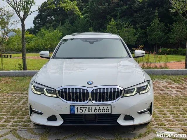 Main__Slider__Photo:3-Series BMW 2019.4-1