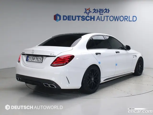 Main__Slider__Photo:C-Class Mercedes-Benz 2018.7-1