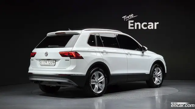 Main__Slider__Photo:Tiguan Volkswagen 2020.4-1