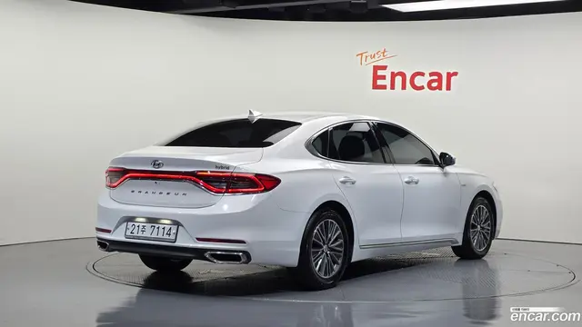 Main__Slider__Photo:Grandeur Hyundai 2018.6-1