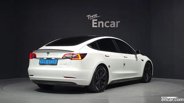 Main__Slider__Photo:Model 3 Tesla 2021.10-1