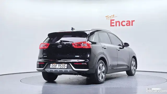 Main__Slider__Photo:Niro Kia 2018.2-1