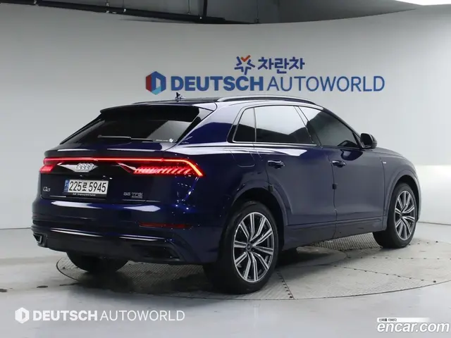 Main__Slider__Photo:Q8 Audi 2021.3-1