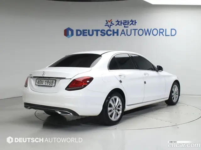 Main__Slider__Photo:C-Class Mercedes-Benz 2019.0-1