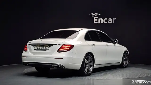 Main__Slider__Photo:E-Class Mercedes-Benz 2019.7-1