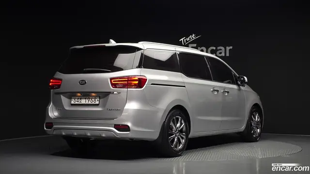 Main__Slider__Photo:Canival Kia 2018.5-1
