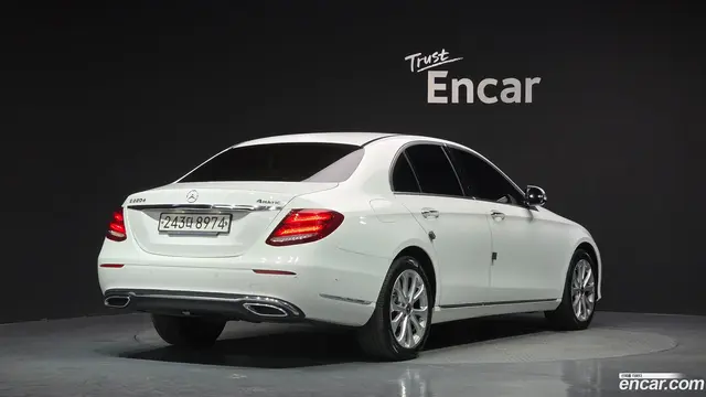 Main__Slider__Photo:E-Class Mercedes-Benz 2020.4-1