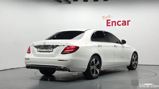Main__Slider__Photo:E-Class Mercedes-Benz 2017.0-1