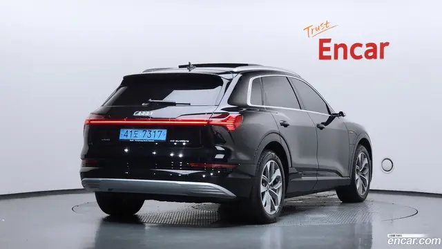 Main__Slider__Photo:e-tron Audi 2023.7-1