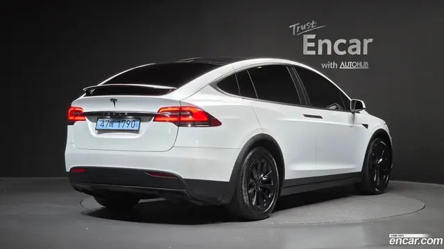Main__Slider__Photo:Model X Tesla 2020.8-1