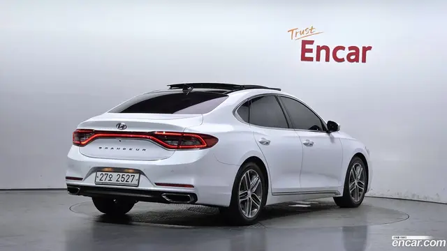 Main__Slider__Photo:Grandeur Hyundai 2016.11-1