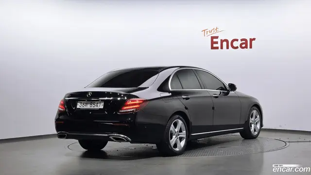 Main__Slider__Photo:E-Class Mercedes-Benz 2018.3-1