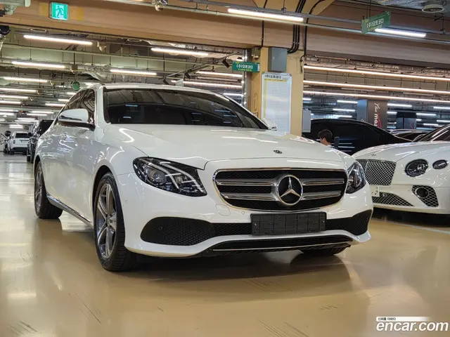 Main__Slider__Photo:E-Class Mercedes-Benz 2019.7-1