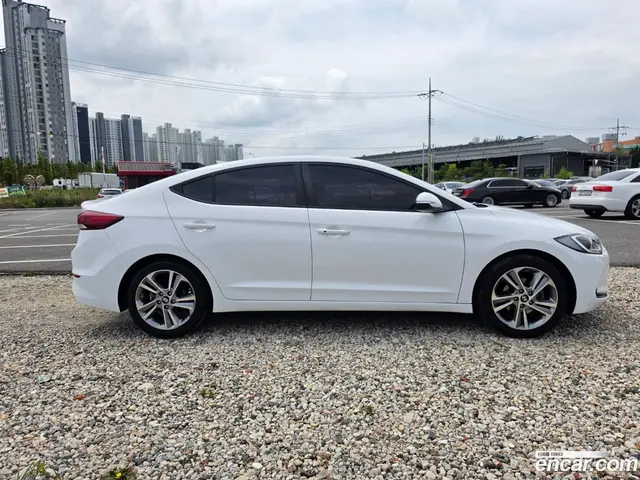 Main__Slider__Photo:AVANTE Hyundai 2018.4-1
