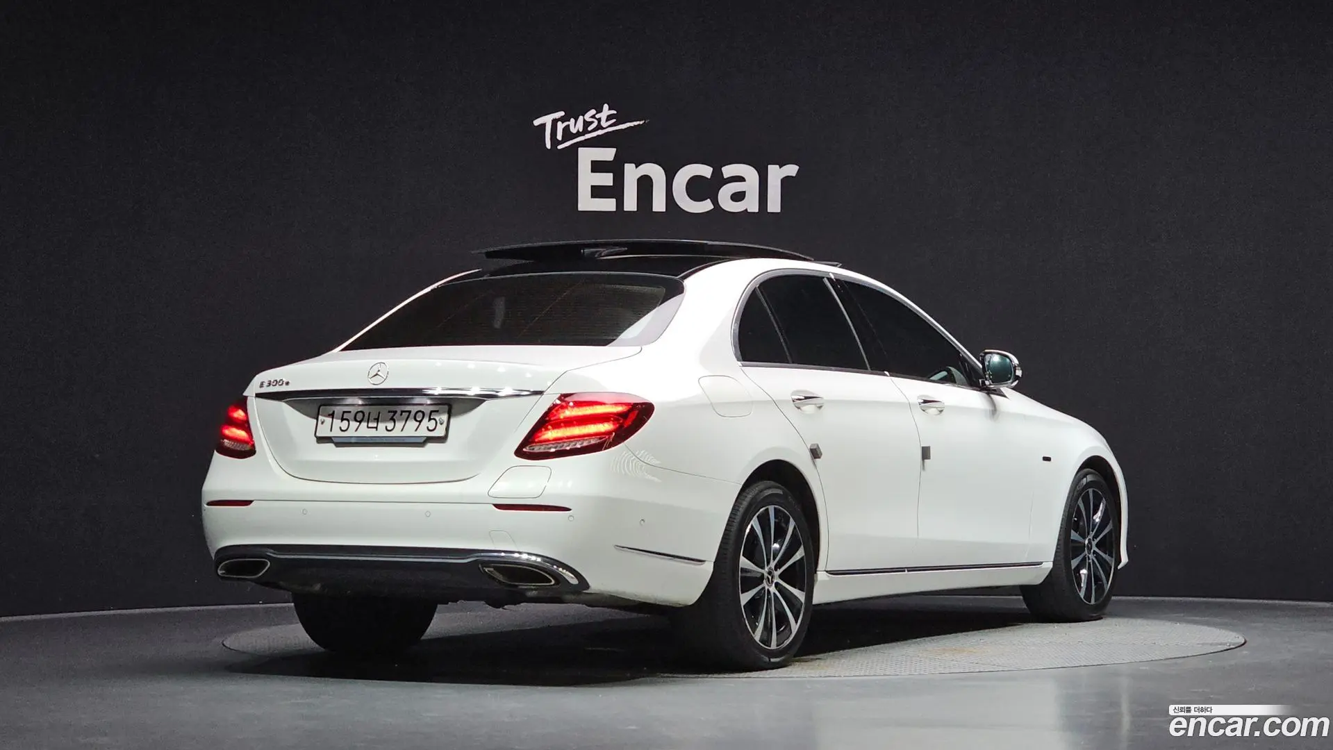 Main__Slider__Photo:E-Class Mercedes-Benz 2019.11-1