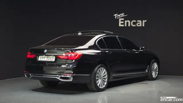 Main__Slider__Photo:7-Series BMW 2016.11-1