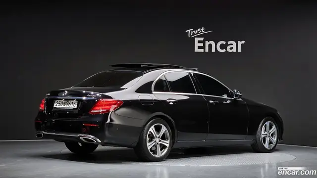 Main__Slider__Photo:E-Class Mercedes-Benz 2016.10-1