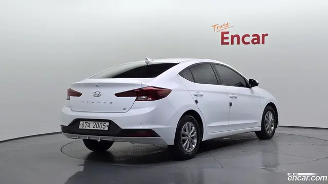 Main__Slider__Photo:AVANTE Hyundai 2019.2-1