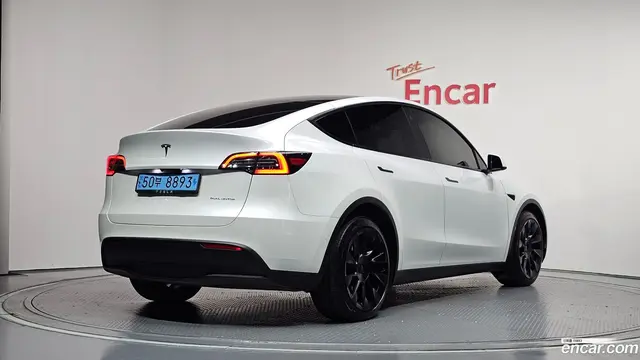 Main__Slider__Photo:Model Y Tesla 2022.7-1
