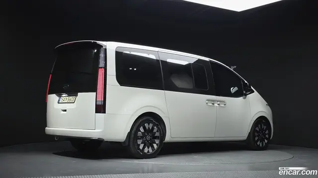 Main__Slider__Photo:Staria Hyundai 2024.10-1