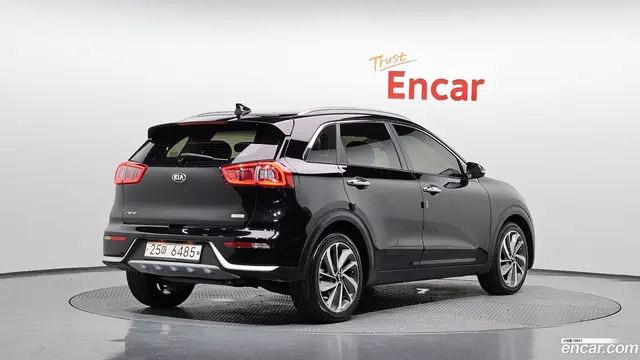 Main__Slider__Photo:Niro Kia 2016.5-1