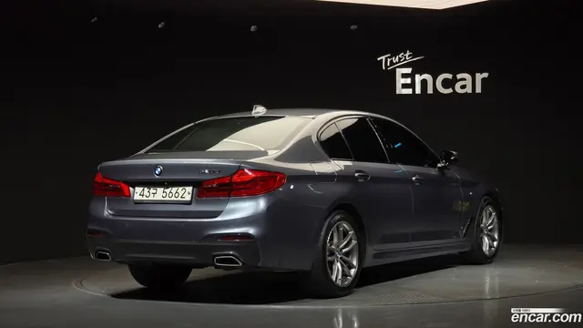 Main__Slider__Photo:5-Series BMW 2017.8-1