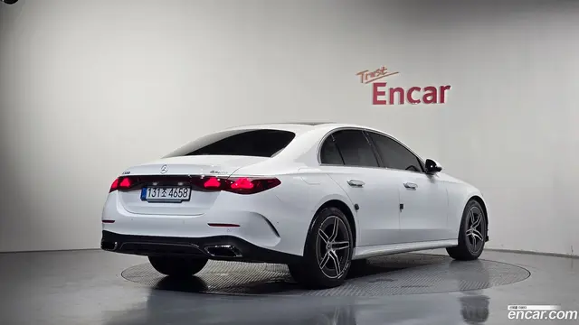 Main__Slider__Photo:E-Class Mercedes-Benz 2026.0-1