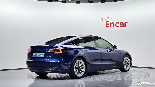 Main__Slider__Photo:Model 3 Tesla 2021.2-1
