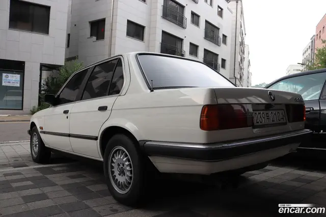 Main__Slider__Photo:3-Series BMW 1987.11-1