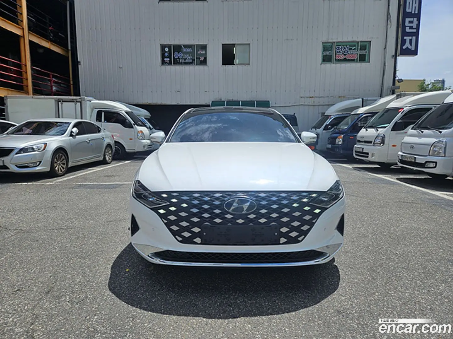 Main__Slider__Photo:Grandeur Hyundai 2021.11-1