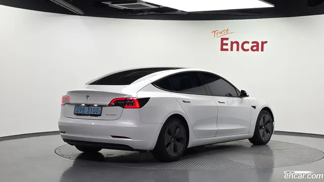 Main__Slider__Photo:Model 3 Tesla 2021.2-1