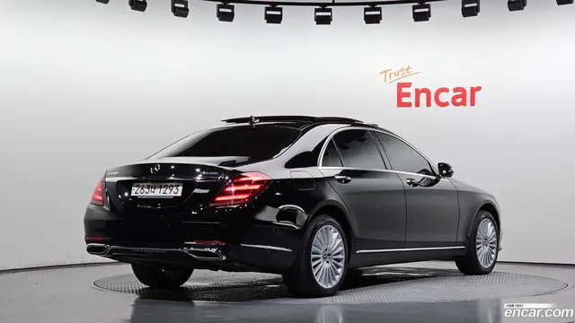 Main__Slider__Photo:S-Class Mercedes-Benz 2020.8-1