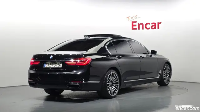 Main__Slider__Photo:7-Series BMW 2016.11-1