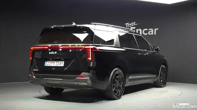 Main__Slider__Photo:Canival Kia 2025.2-1