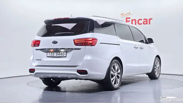 Main__Slider__Photo:Canival Kia 2018.7-1