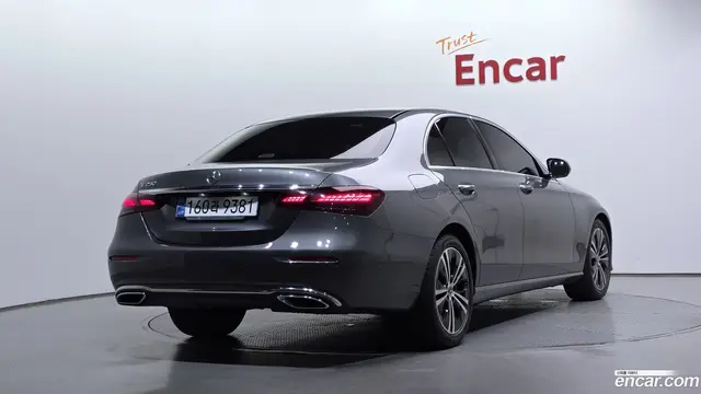 Main__Slider__Photo:E-Class Mercedes-Benz 2021.7-1