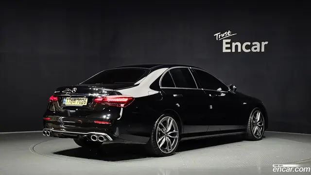 Main__Slider__Photo:E-Class Mercedes-Benz 2021.11-1
